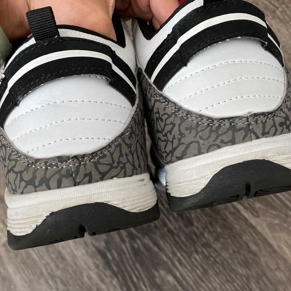 FUBU White, Black, and Gray Patterned ankle Sneakers - Picture 10 of 17